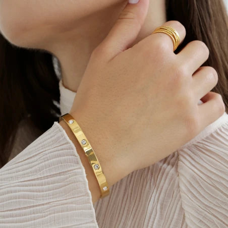 Elegant One-Carat Gold Women’s Bracelet – Luxury Plated Bangle