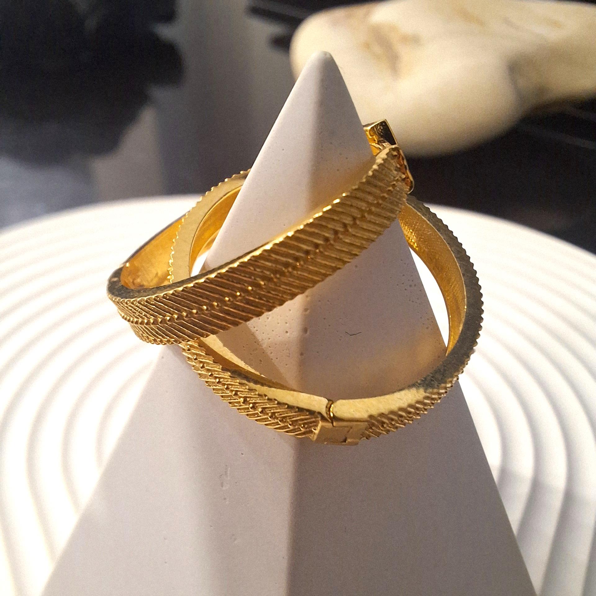 Luxury One-Carat Gold Adjustable Bracelet for Women