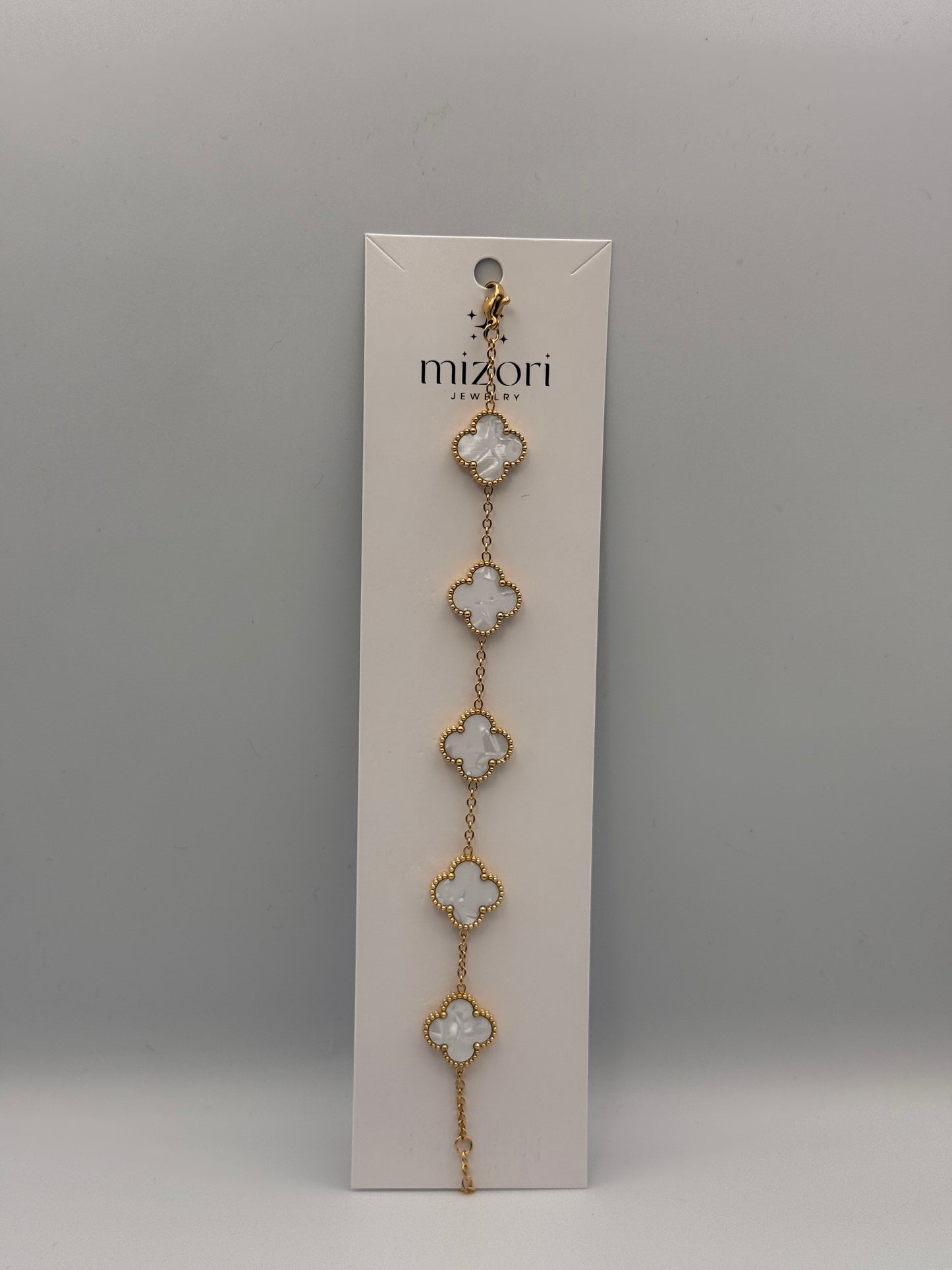 Elegant White Clover Bracelet – Gold Stainless Steel | Premium Shine